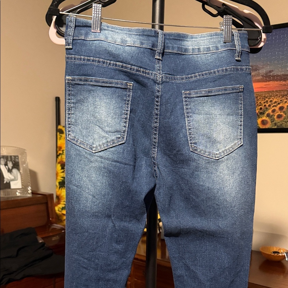 Trendy Button-Fly Distressed Jeans - Picture 5 of 7